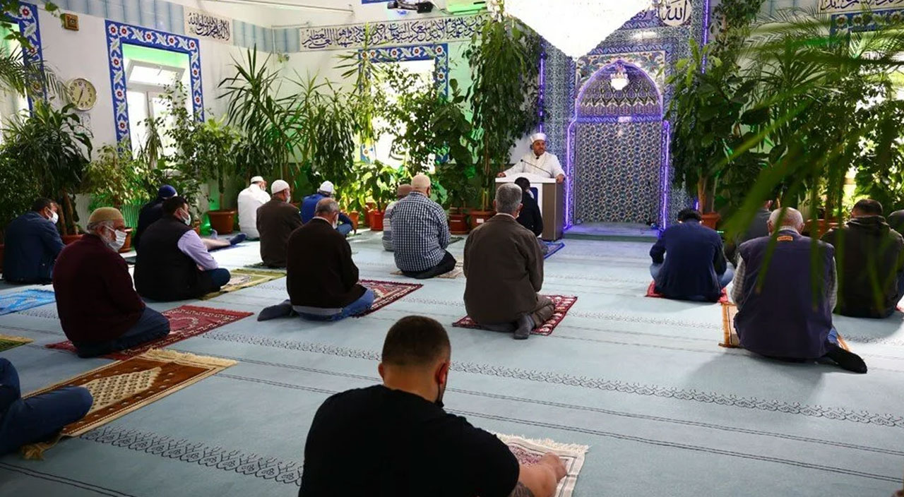 Nevşehirli imam camiyi botanik bahçesine çevirdi