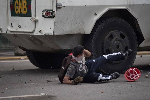 Venezuela'da tansiyon düşmüyor: 34 ölü, 200 yaralı