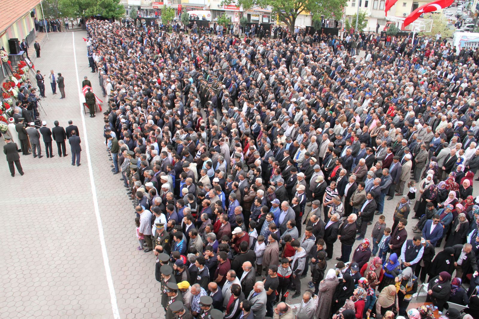 Şehit oğlunun cenaze namazını kıldıran babadan teröre tepki
