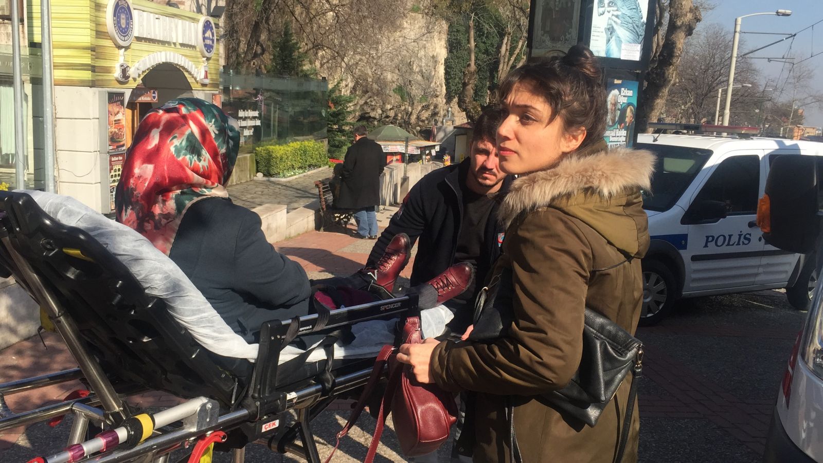 Bursa'da yürüyen merdiven paniği! Çok sayıda öğrenci yaralı
