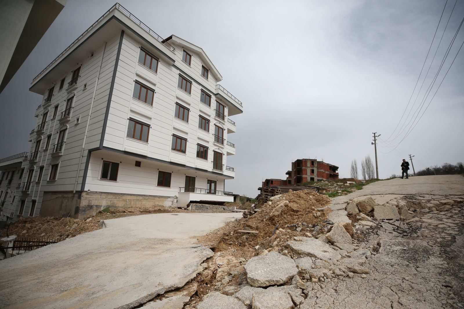 Yalova'daki toprak kayması! Evler boşaltılıyor