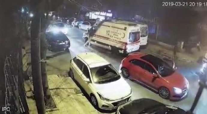 Bakırköy'de ambulans şoförüne darp
