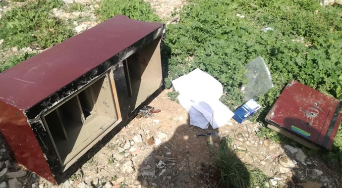 Çelik kasayı içindeki 30 bin lirayla çaldılar