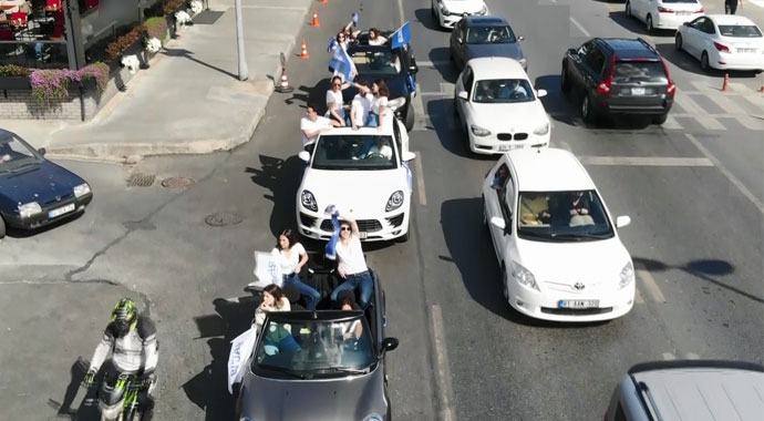 İstanbul’da lüks otomobillerle tehlikeli mezuniyet kutlaması