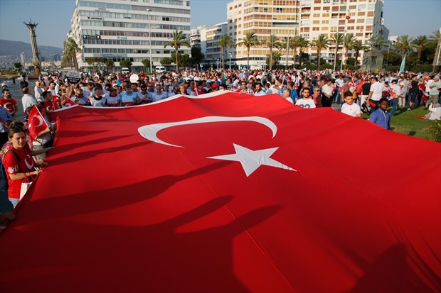 Türkiye demokrasisine sahip çıktı