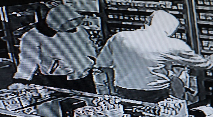 Bir ayda iki kere soyuldu