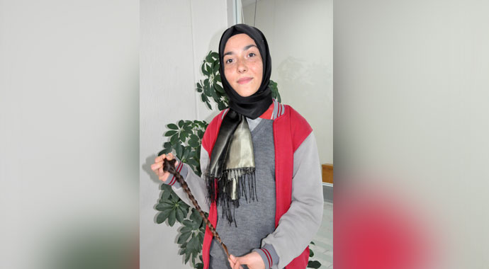 Öğretmen ve öğrencileri lösemili çocuklar için saçlarını bağışladı