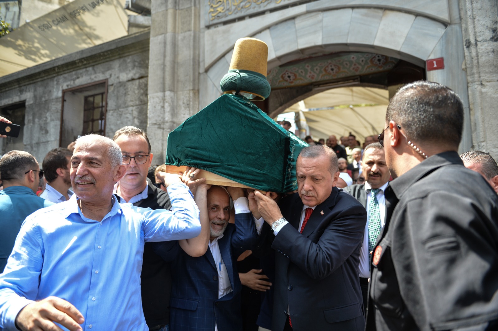 Cumhurbaşkanı Erdoğan, Prof. Dr. Işık’ın cenazesine katıldı