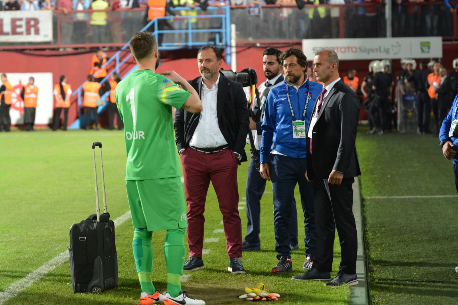 Onur Kıvrak bıraktı! 