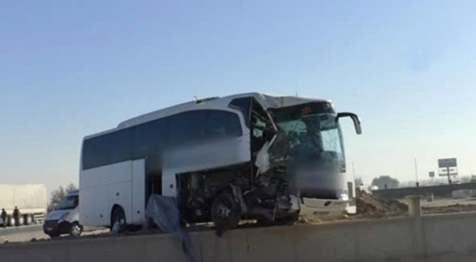 Afyonkarahisar'da feci kaza: 1 ölü 23 yaralı