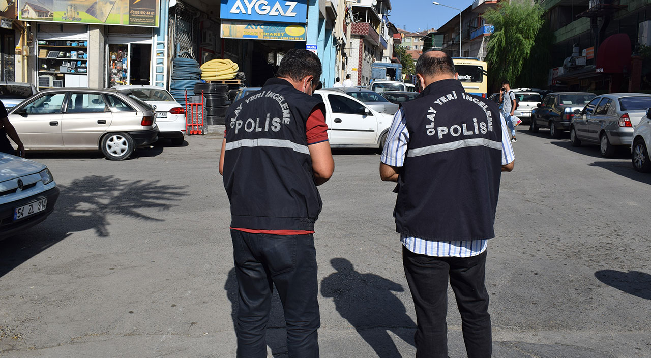 Gençlerin küfürleşmesi kanlı bitti!