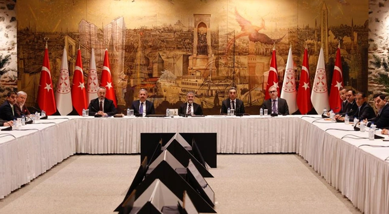 Bakan Nebati sektör temsilcileriyle görüştü: Fiyatlarda cesur adım için mutabık kaldık