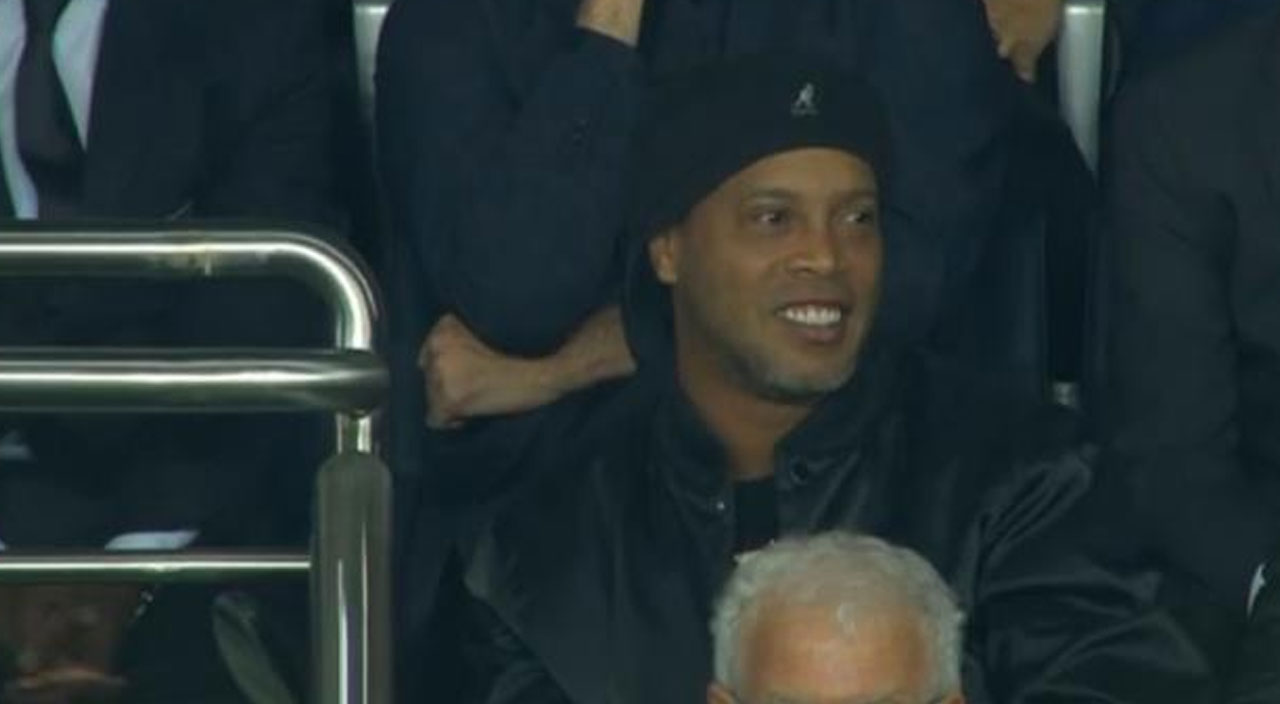 PSG-Leipzig maçında duygusal anlar! Messi  Ronaldinho’ya doya doya sarıldı