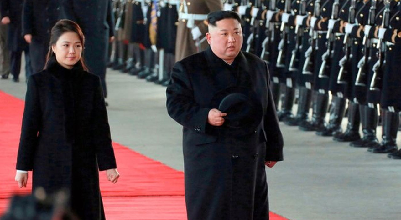 Kuzey Kore lideri Kim Jong-un'un sırrı ortaya çıktı! Eşi Ri Sol-ju ponpon kız çıktı