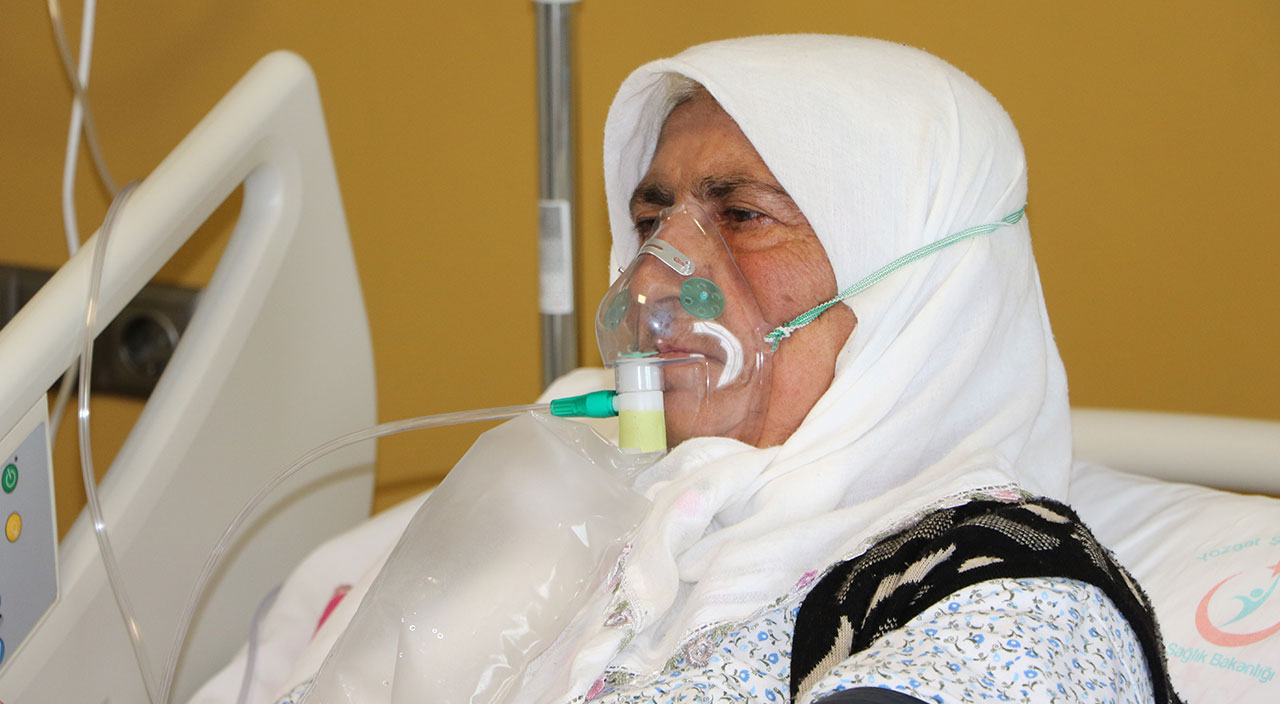 Covid-19 yakalanan 65 yaşındaki kadın aşı yaptırmamanın pişmanlığını yaşıyor