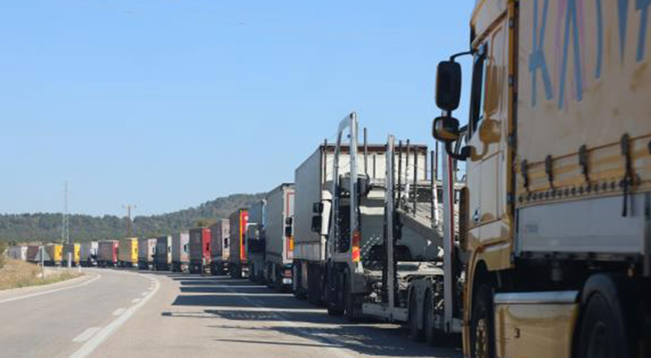 Bulgaristan sınırında 20 kilometrelik TIR kuyruğu oluştu