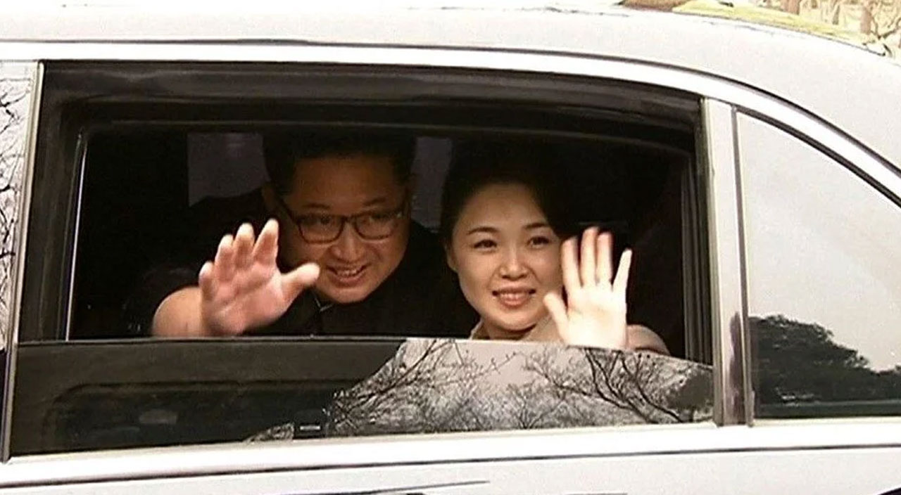 Kuzey Kore lideri Kim Jong-un'un sırrı ortaya çıktı! Eşi Ri Sol-ju ponpon kız çıktı