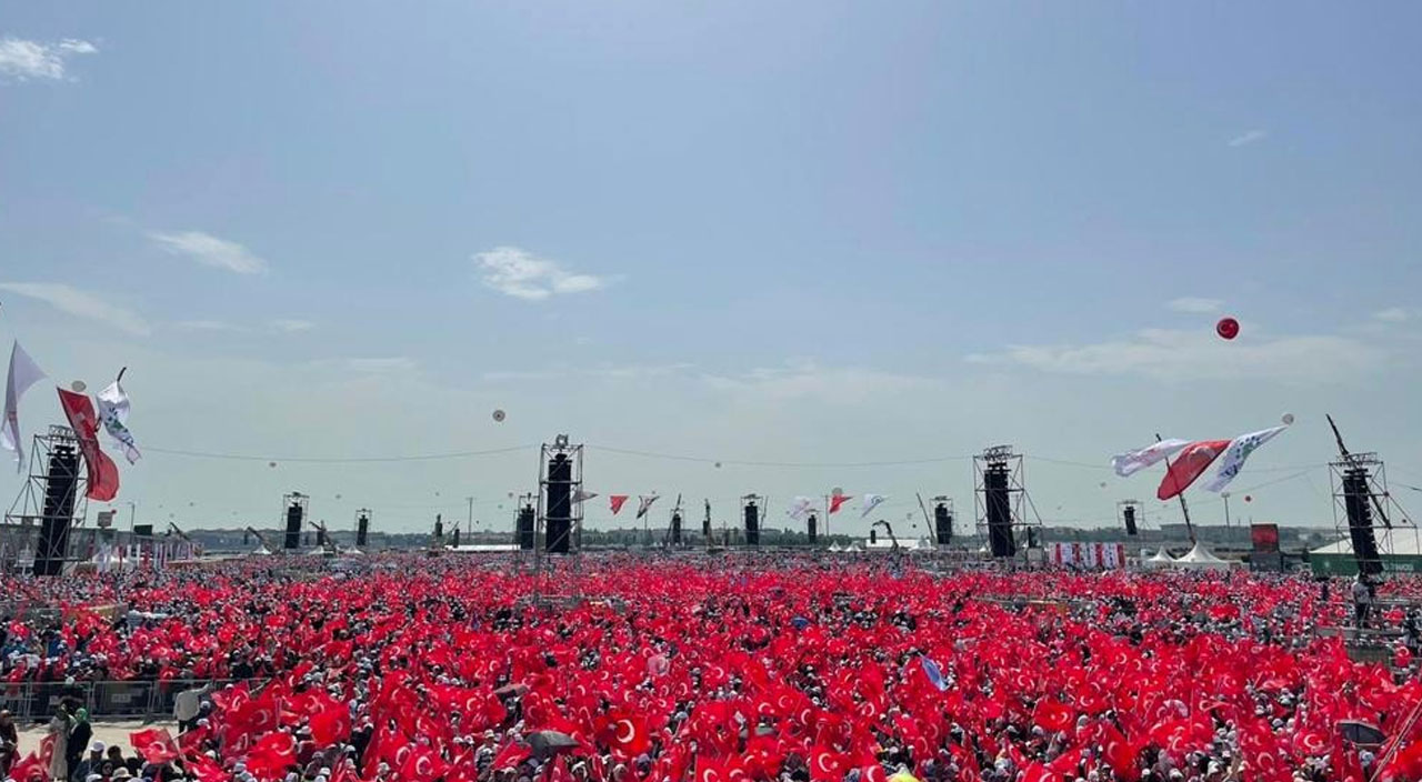 Cumhurbaşkanı Erdoğan Millet Bahçesi’ne ilk fidanı dikti