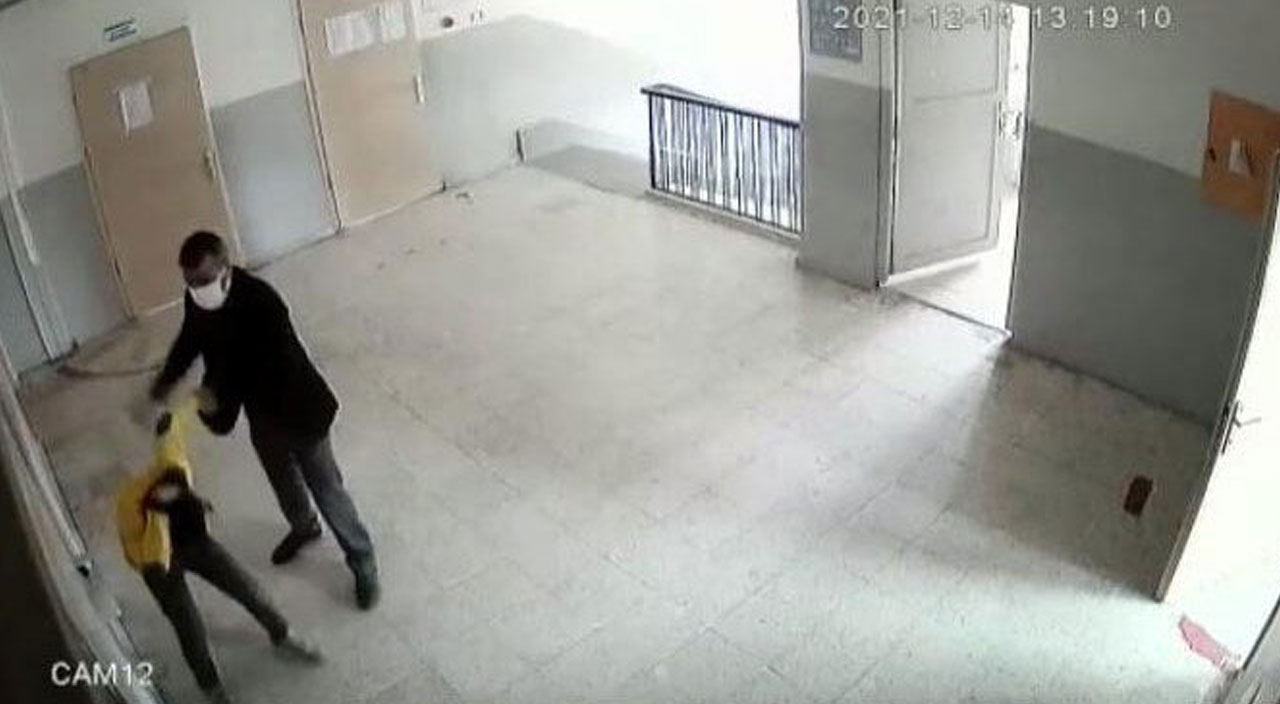 Öğrencisini dövmüştü! Dayakçı öğretmen meslekten atıldı
