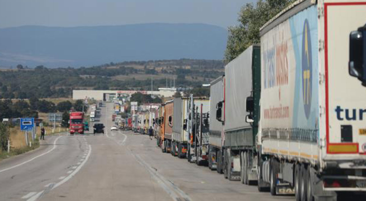 Bulgaristan sınırında 20 kilometrelik TIR kuyruğu oluştu