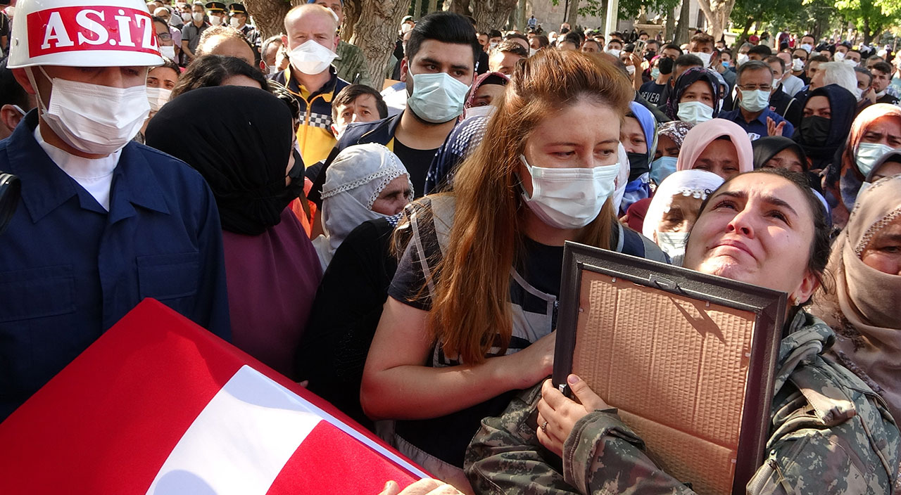 Gözyaşları sel oldu! İdlib Şehidi Sınırtepe son yolculuğuna uğurlandı