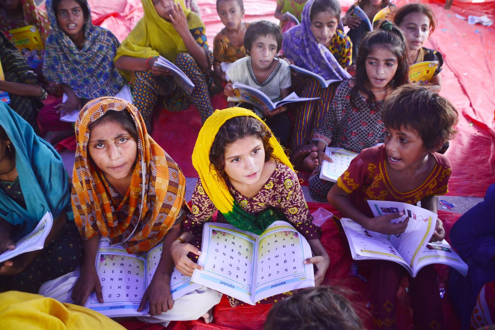 Pakistan'da sel eğitimi de feci vurdu! Okulların yüzde 40 yıkıldı! Pakistan'da sel eğitimi de feci vurdu! Okulların yüzde 40 yıkıldı!