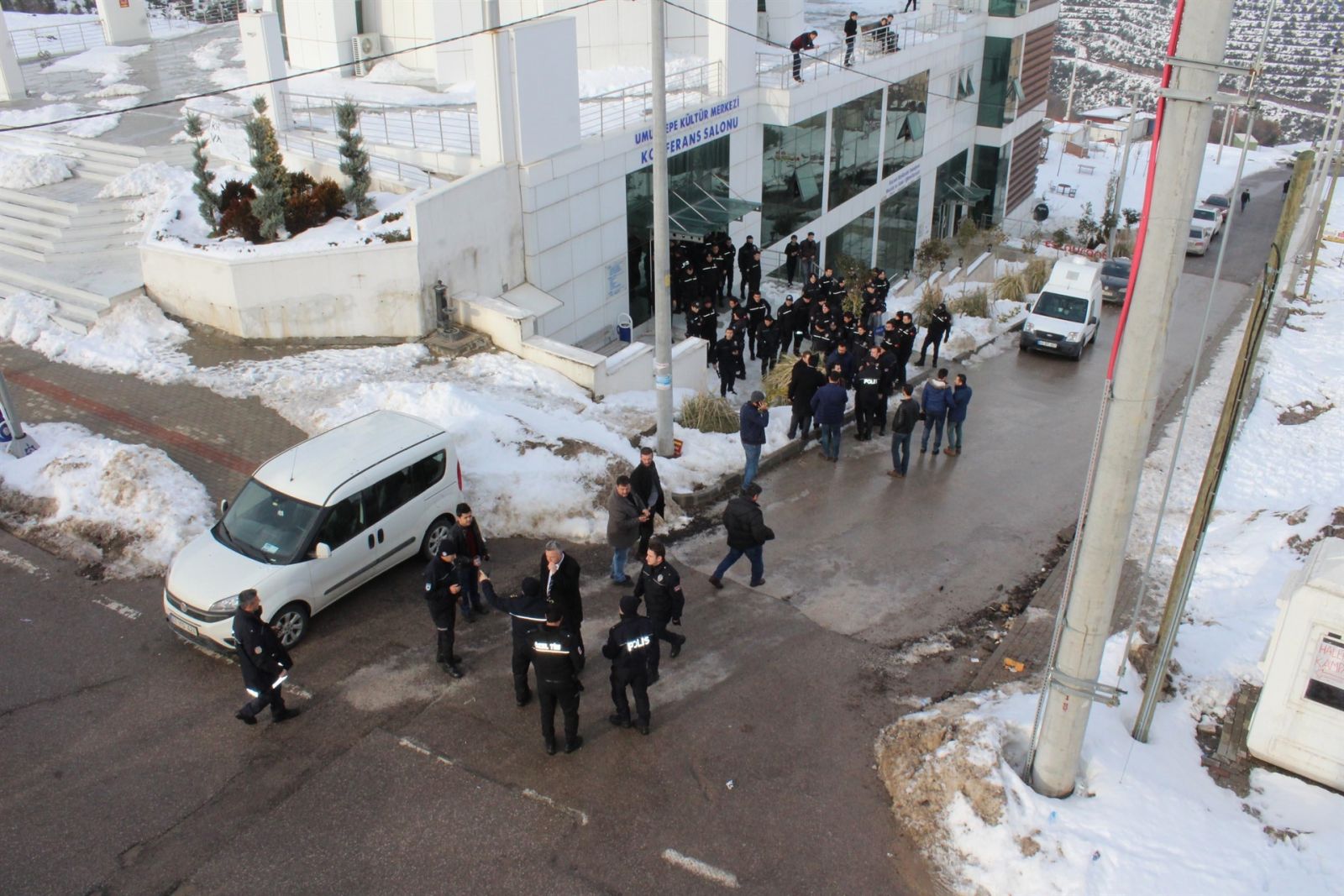 Kocaeli Üniversitesi’nde ortalık karıştı: 37 gözaltı