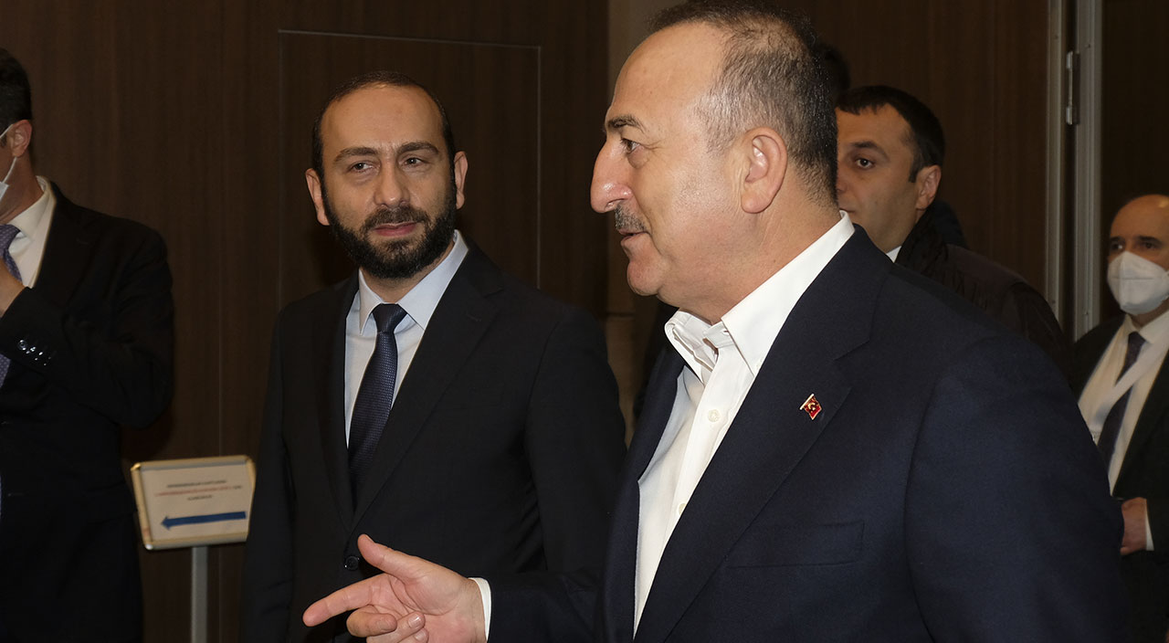 Bakan Çavuşoğlu, Ermeni mevkidaşıyla görüştü