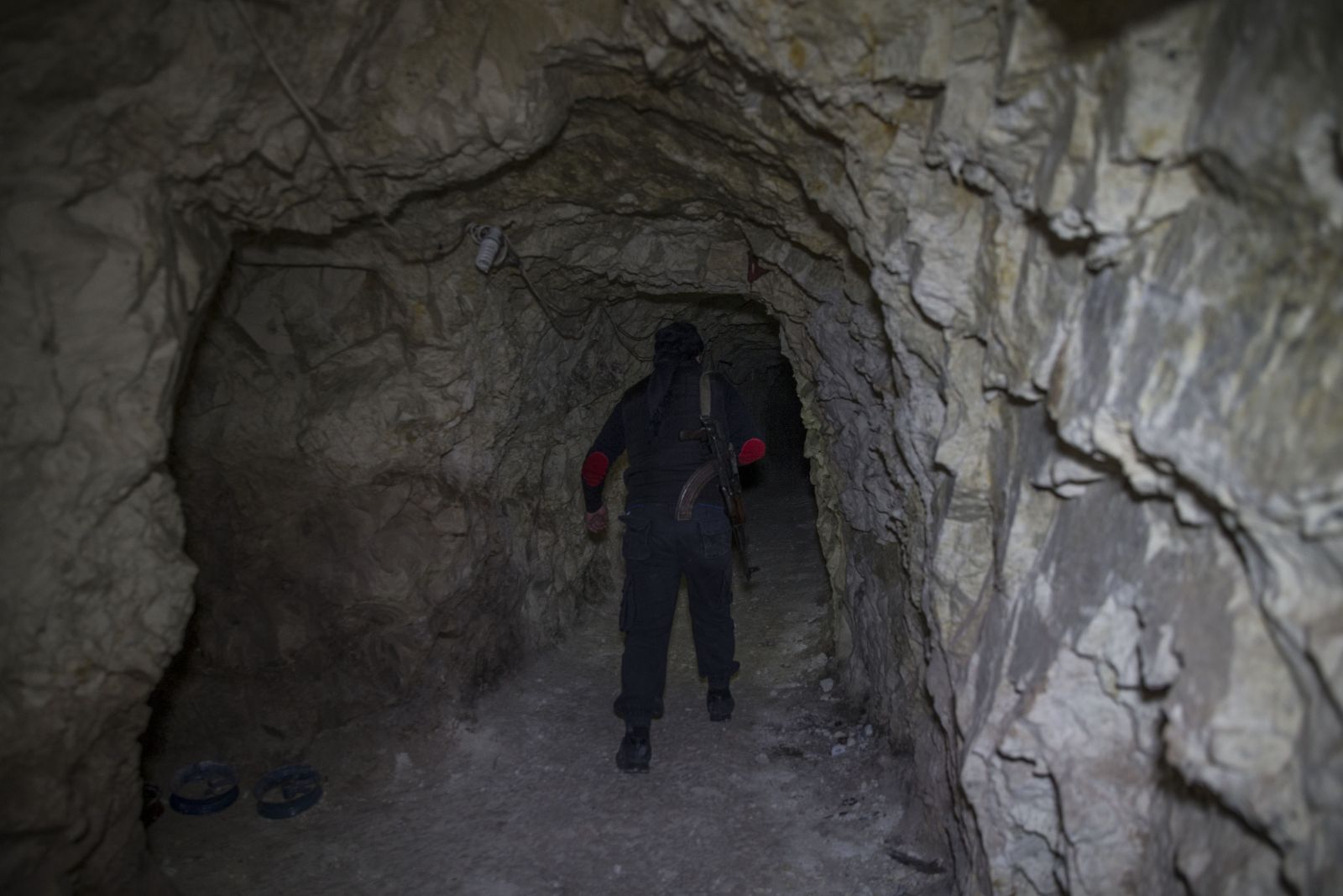 PYD/PKK'nın yerin 4 metre altındaki tünel ağı bulundu