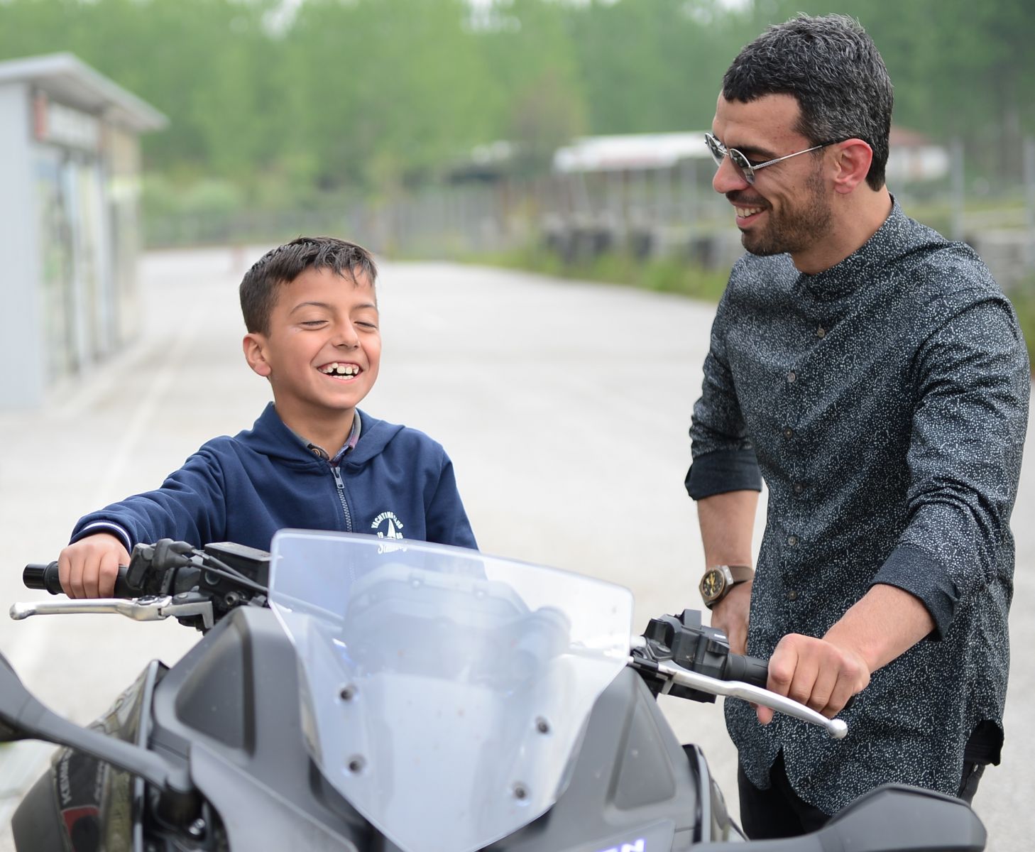 Küçük Yahya'nın motosiklet hayalini Kenan Sofuoğlu gerçekleştirdi