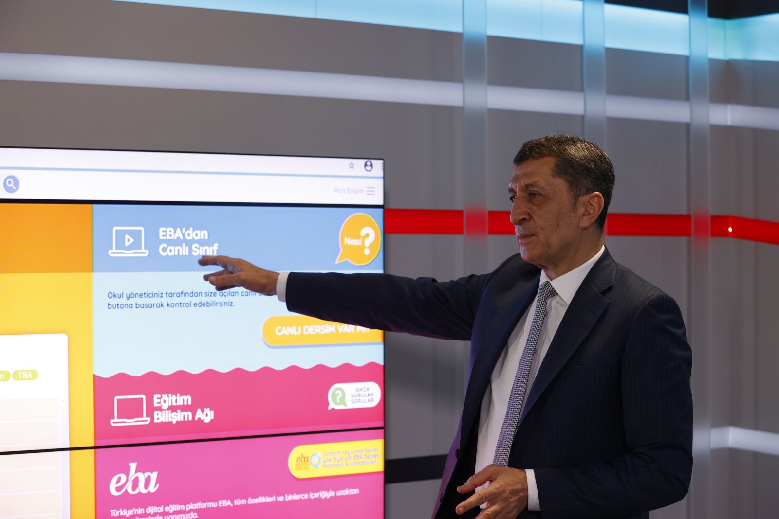 Bakan Selçuk: EBA artık yurt dışındaki Türklerin de hizmetinde olacak