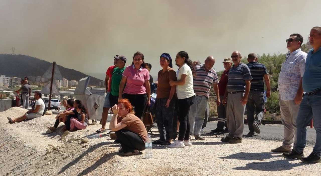 Mersin'de orman yangını! Müdahale sürüyor: 110 ev tahliye edildi Mersin'de orman yangını! Müdahale sürüyor: 110 ev tahliye edildi