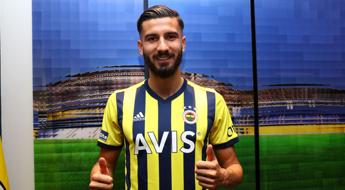 Fenerbahçe'de transferin son gününde üç imza birden! Fenerbahçe'de transferin son gününde üç imza birden!