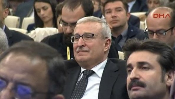 Davutoğlu veda ederken kuzeni gözyaşlarına boğuldu