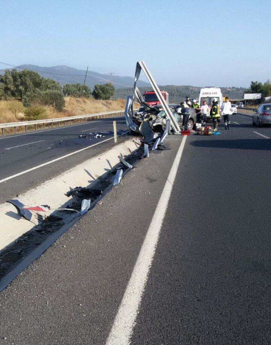 Akhisar'da feci kaza: 2 ölü