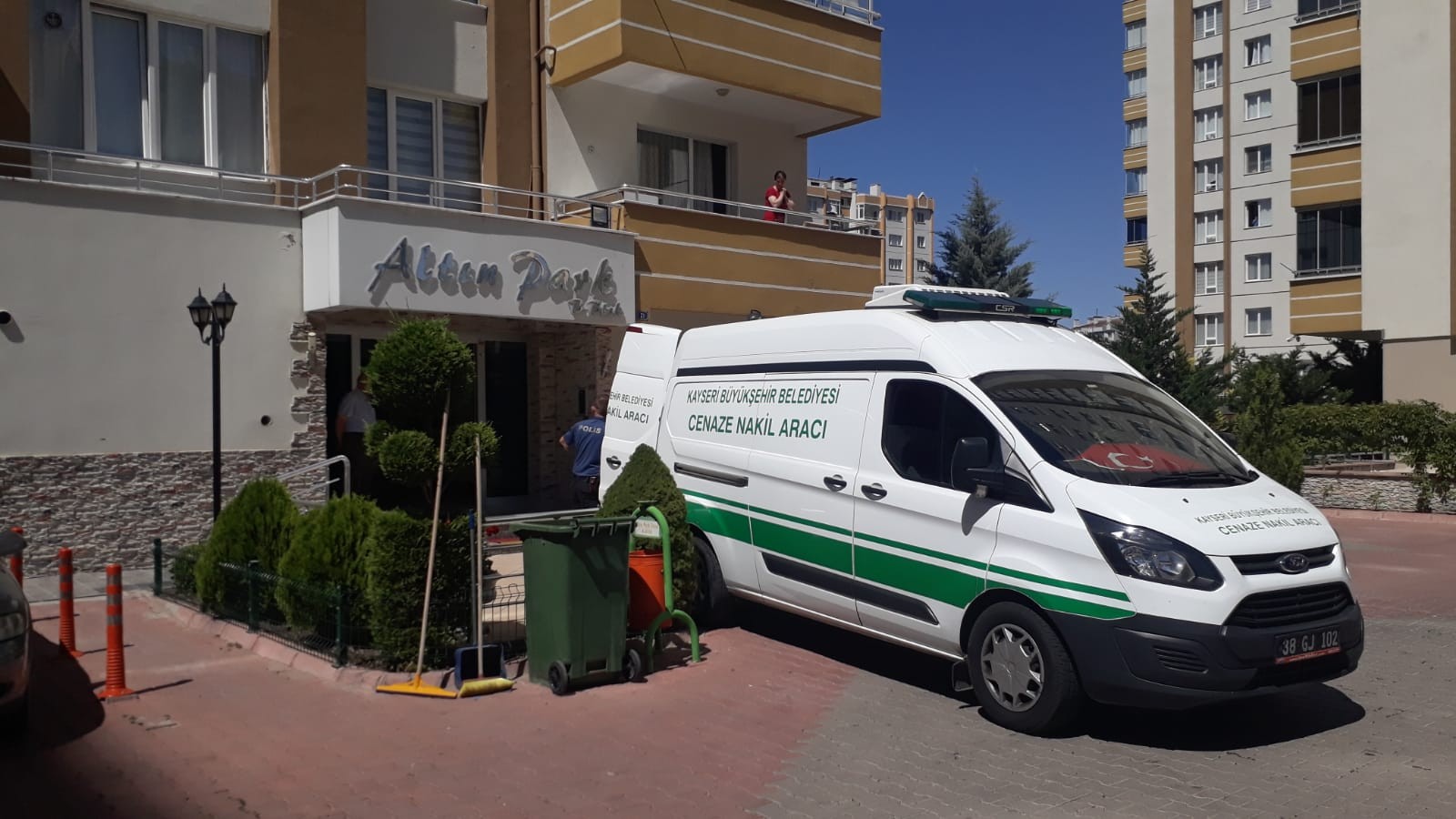 Annesini öldürdü, intihar etti