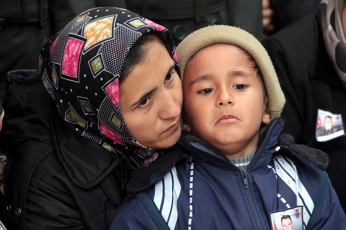 Şehidin oğlundan yürek dağlayan sözler Şehidin oğlundan yürek dağlayan sözler