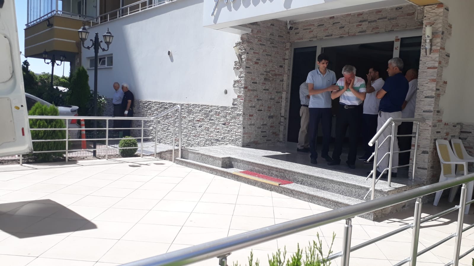 Annesini öldürdü, intihar etti