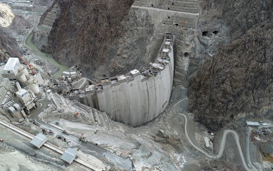 Türkiye'nin en yüksek barajında gövde yüksekliği 262 metreye ulaştı Türkiye'nin en yüksek barajında gövde yüksekliği 262 metreye ulaştı