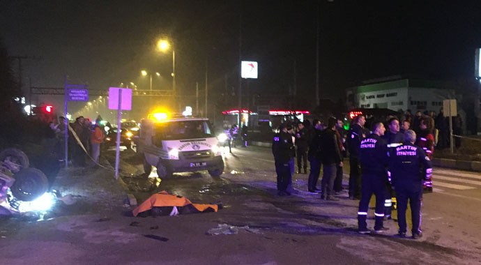 Bartın'da arıza yapan aracı iterken canından oldu