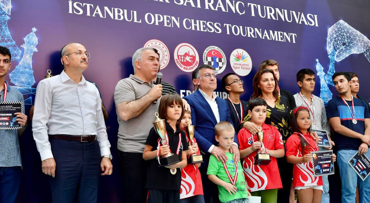 Uluslararası İstanbul Açık Satranç Turnuvası'nda ödüller sahiplerini buldu