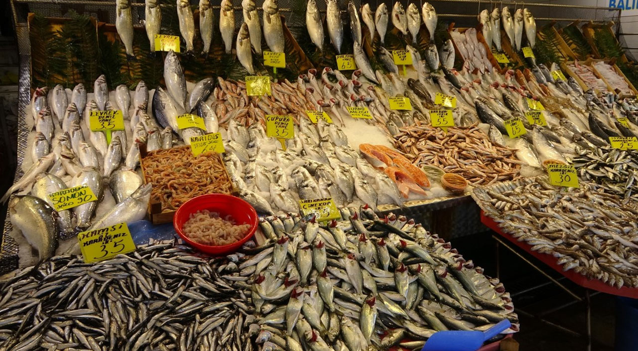 Kar yağdı balık tezgahlarında fiyatlar düştü