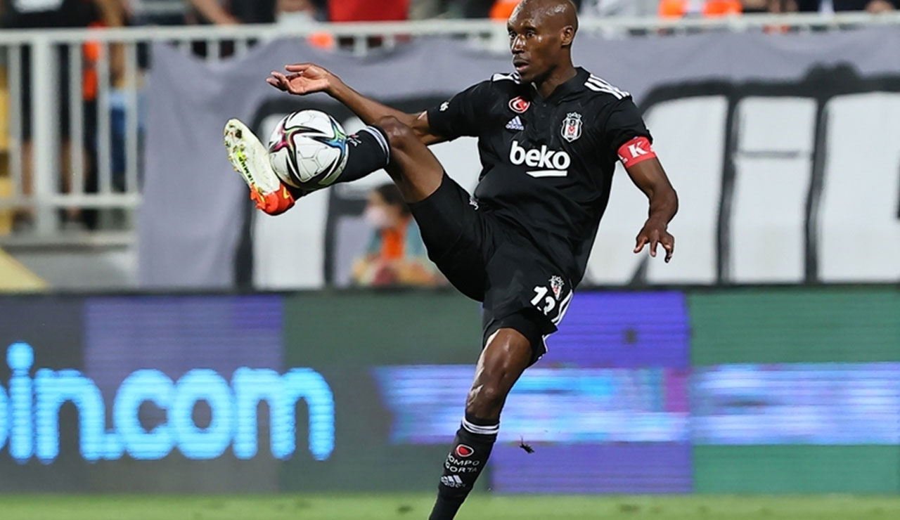 Karaveli için tek seçenek: Kupayı al, imzayı at!