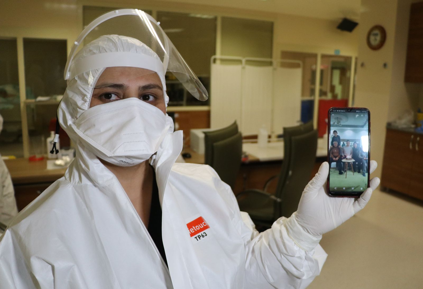 Koronavirüsün kahramanları evlatlarına hasret