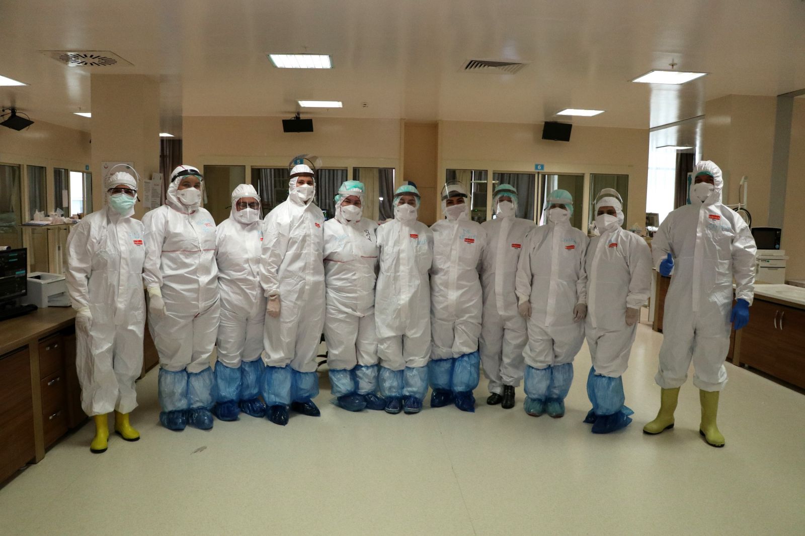 Koronavirüsün kahramanları evlatlarına hasret