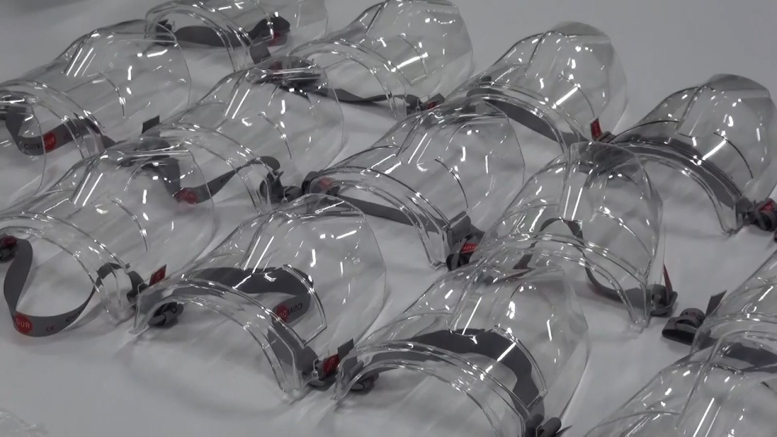 Yüzün tamamını koruyan maske üretildi