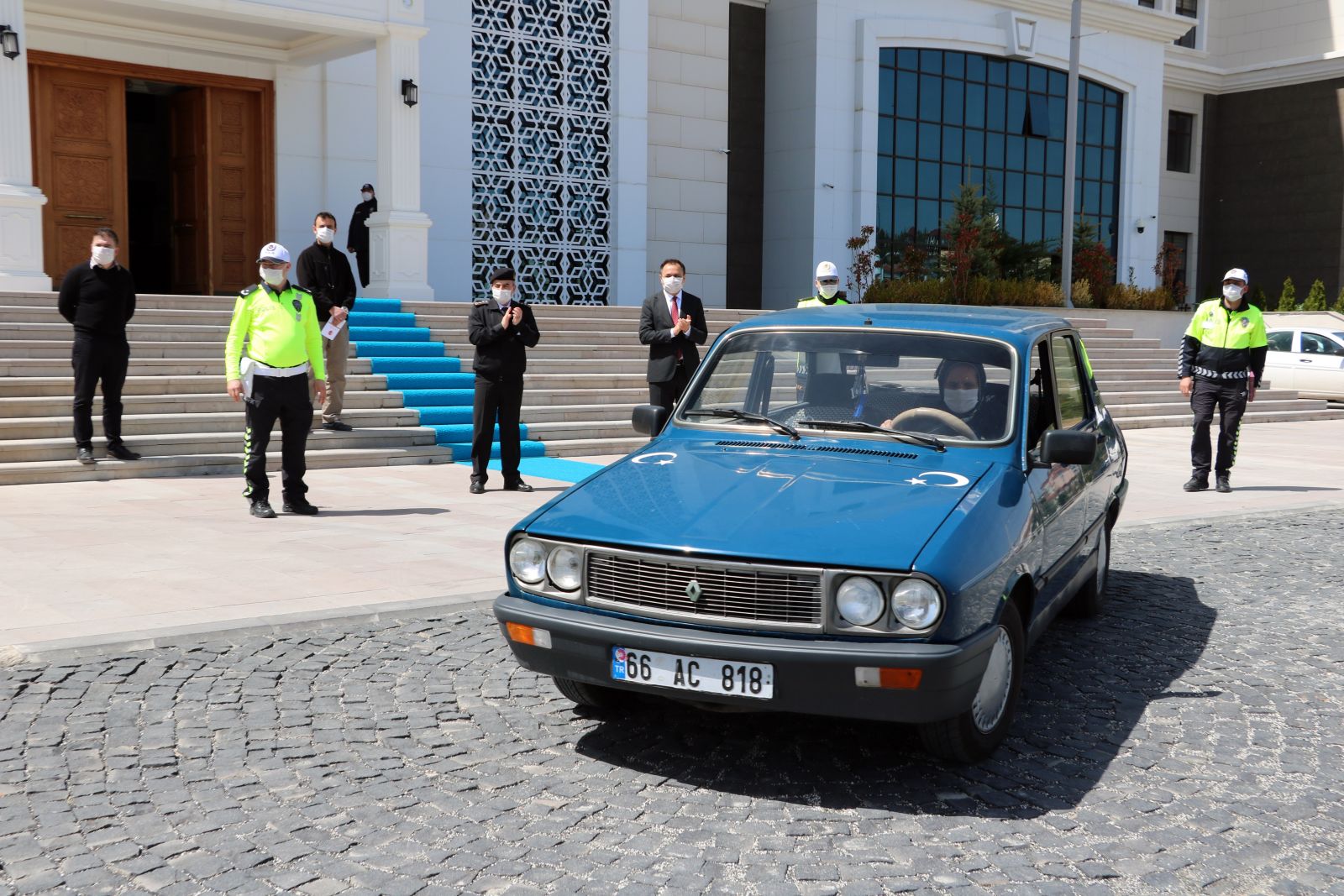 31 yıldır kazası ve cezası olmayan kadın şoför ‘yılın sürücüsü’ seçildi