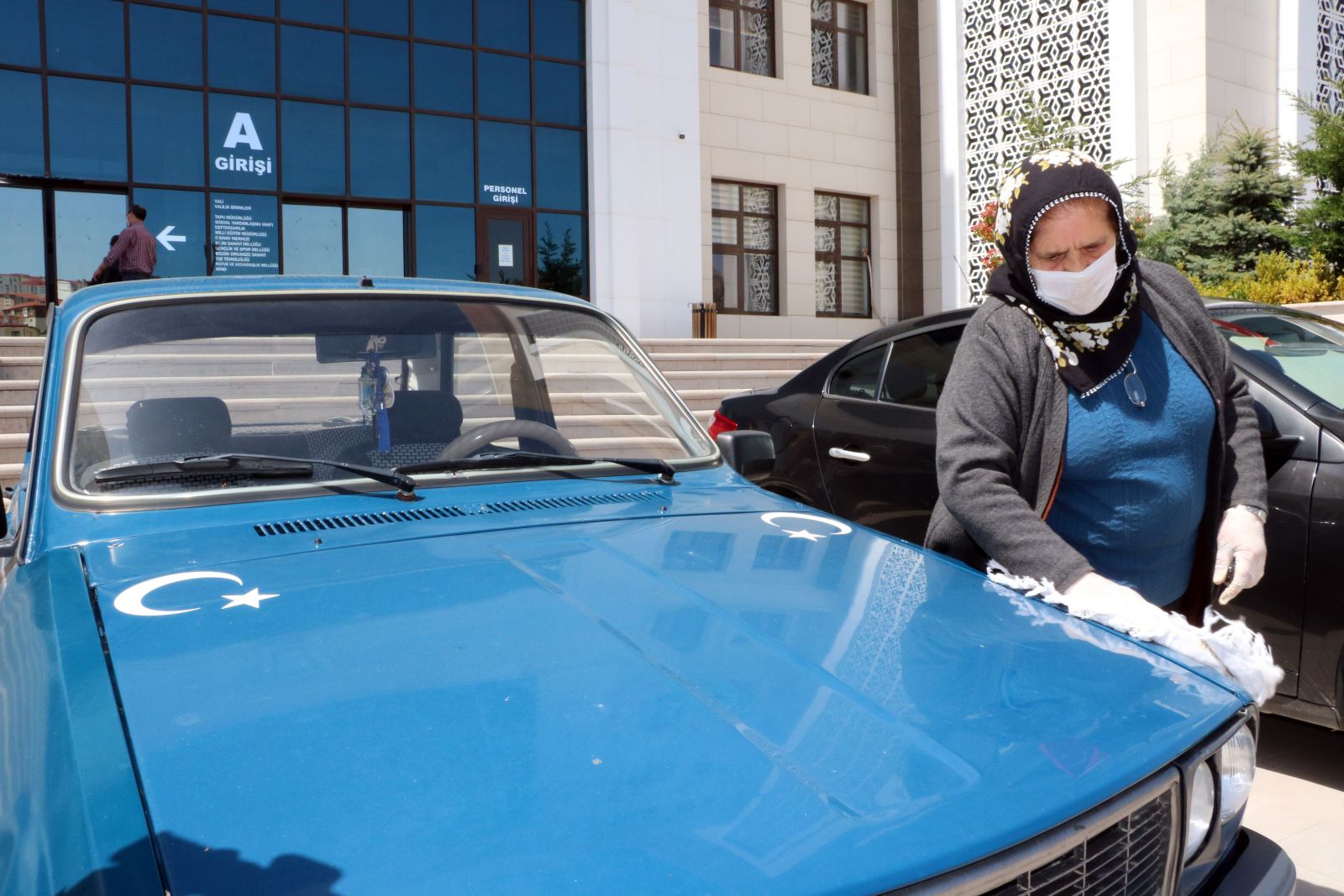 31 yıldır kazası ve cezası olmayan kadın şoför ‘yılın sürücüsü’ seçildi