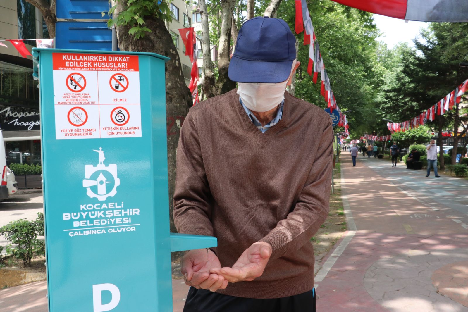 Dünya ülkeleri Kocaeli’de üretilen temassız dezenfektan makinesi için sıraya girdi
