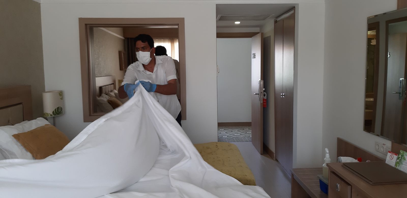 Antalya'da 'temassız tatil' hazırlıkları tamamlandı